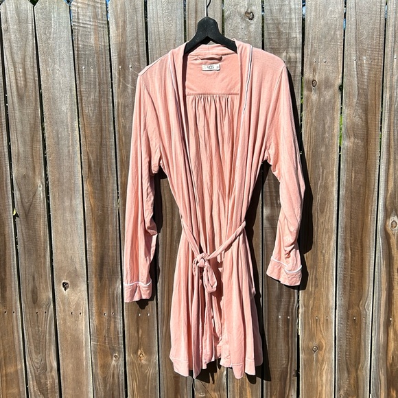 Ugg Robe - Picture 2 of 11